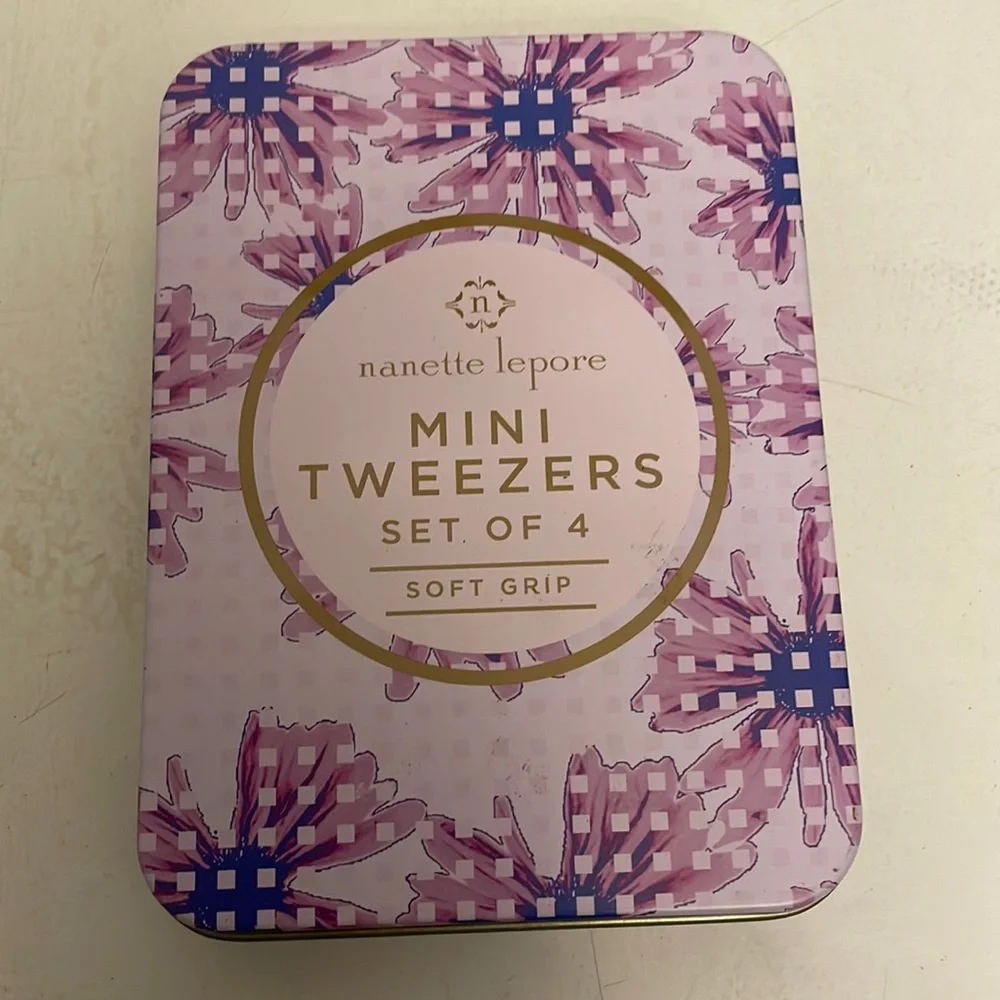 Nanette Lepore mini tweezers set of 4.
